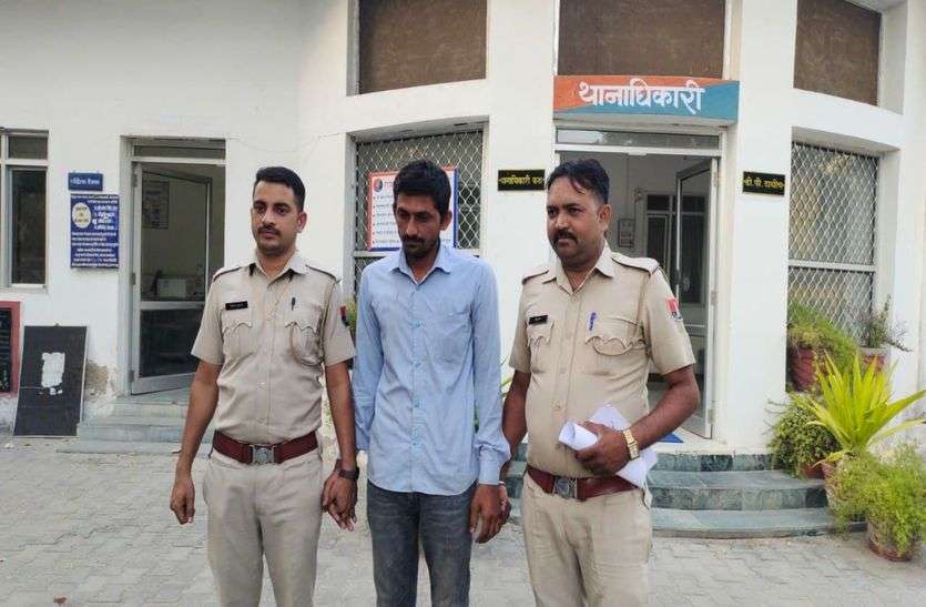 Narcotics brought from MP, 164 kg doda sawdust caught due to malfuncti एमपी से लाया मादक पदार्थ, ट्रांसपोर्ट नगर में पिकअप में खराबी से पकड़ा १६४ किलो डोडा चूरा