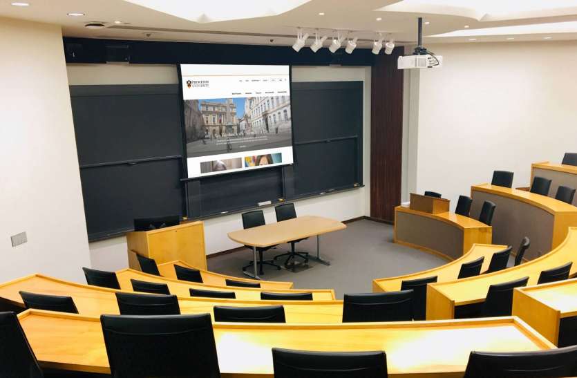 Private university is looking for students!