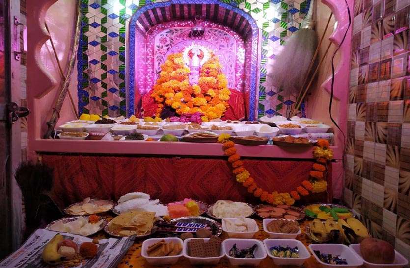 सदियों पुराने मंदिर से जुड़ी है आस्था सदियों पुराने मंदिर से जुड़ी है आस्था
