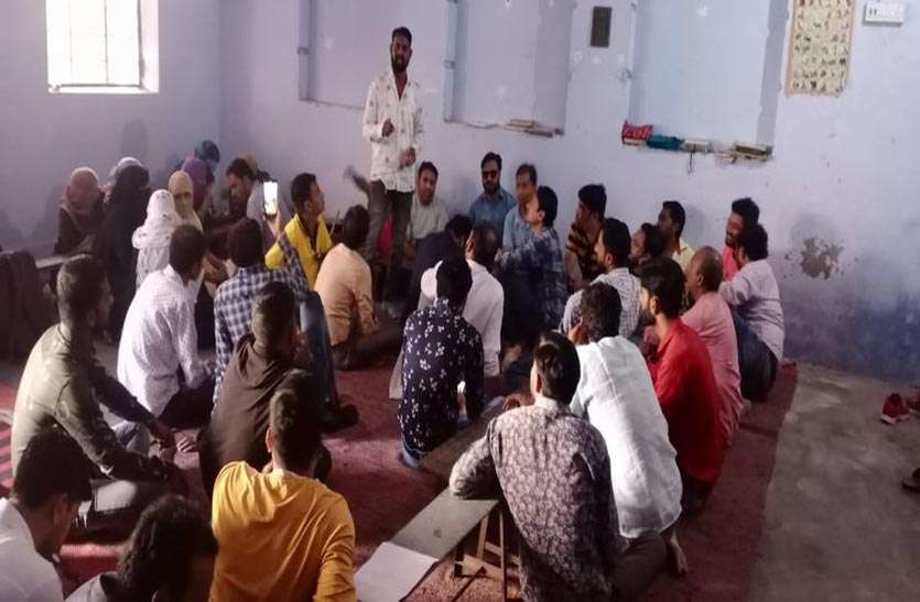 पैराटीचर्स ने बैठक में की रणनीति तैयार पैराटीचर्स ने बैठक में की रणनीति तैयार