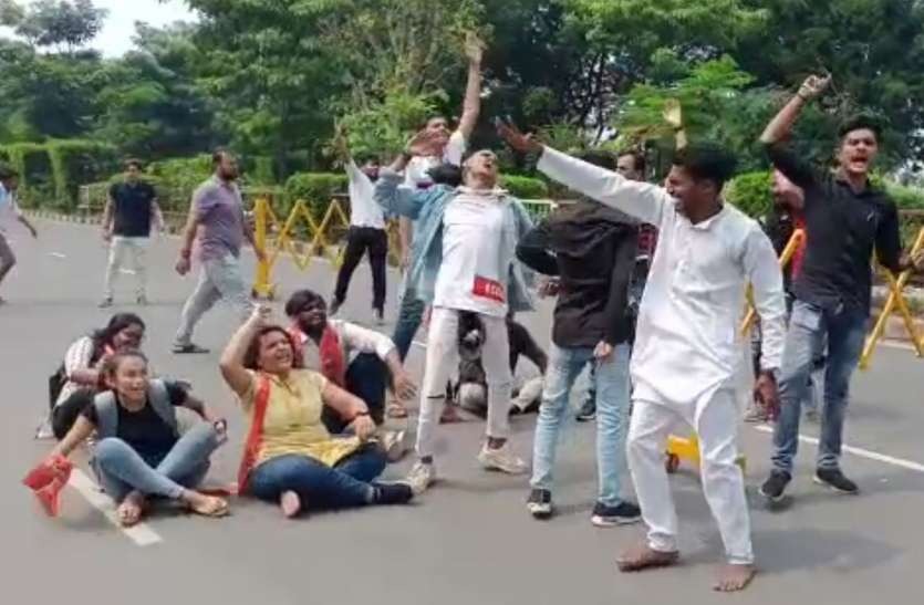 एबीवीपी अपनी मांग को लेकर समझोते के मूड में नहीं एबीवीपी अपनी मांग को लेकर समझोते के मूड में नहीं