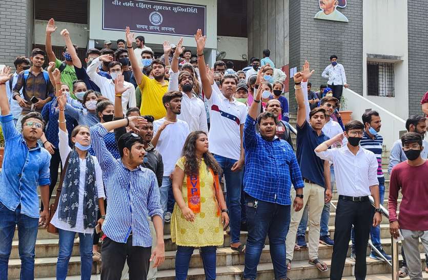 ABVP holds fierce protest at VNSGU against police beating