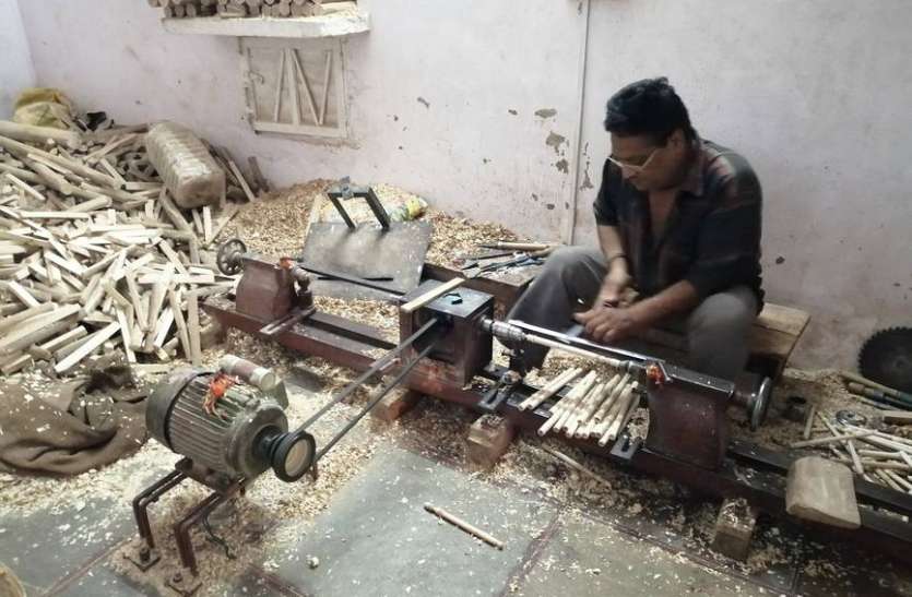 Abandoned ancestral business due to lack of wood