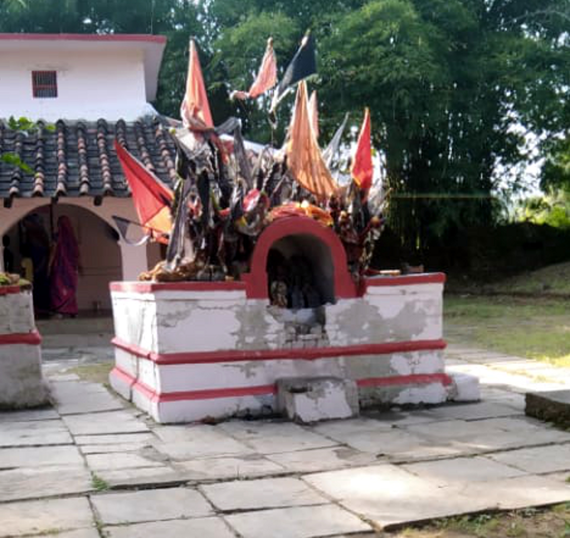 19 साल से देवी मंदिर में पंडा का इंतजार,  कम नहीं हुई लोगों की आस्था