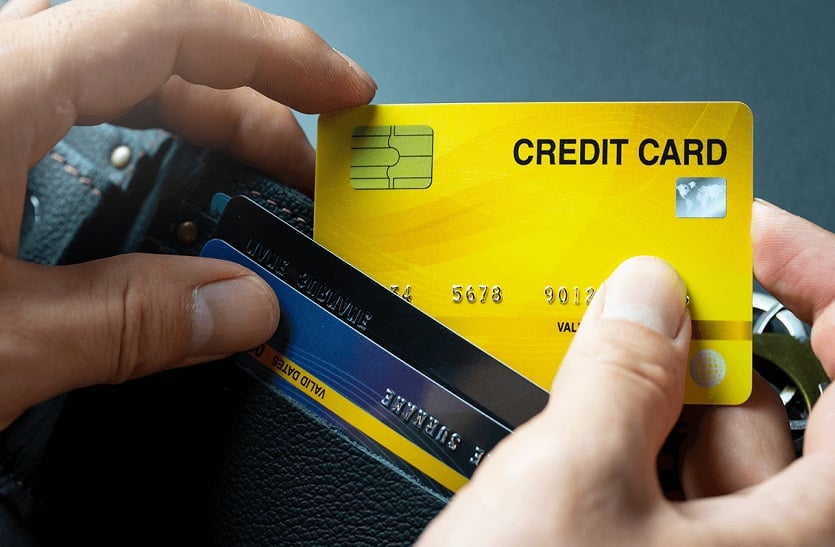 INSURANCE : खरीदारी ही नहीं, इंश्योरेंस कवर भी देते हैं क्रेडिट-डेबिट कार्ड