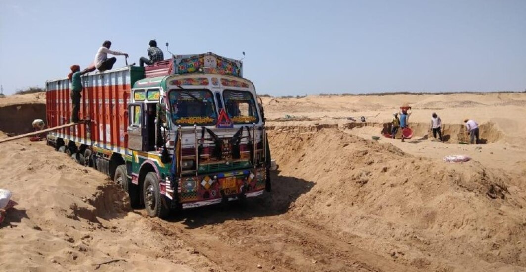 कमाऊपूत पंचायतों से करोड़ों की आय होने के बाद भी नहीं मिल पाती रेत की कमाई