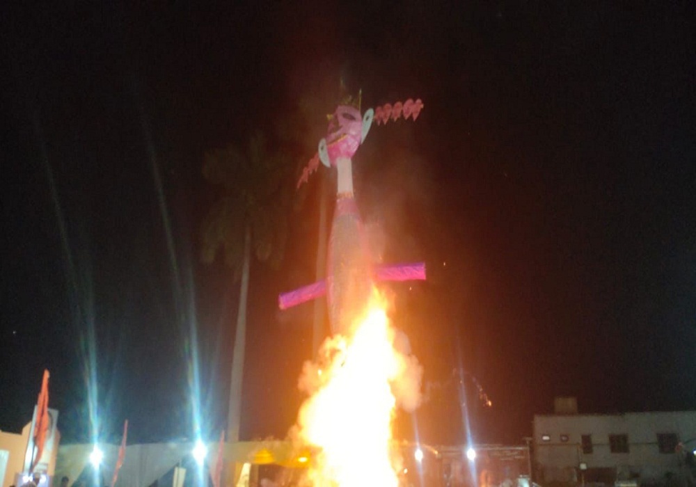 अयोध्या के श्री राम ने कलयुग के रावण का किया दहन, जय श्री राम से गूंज उठी नगरी