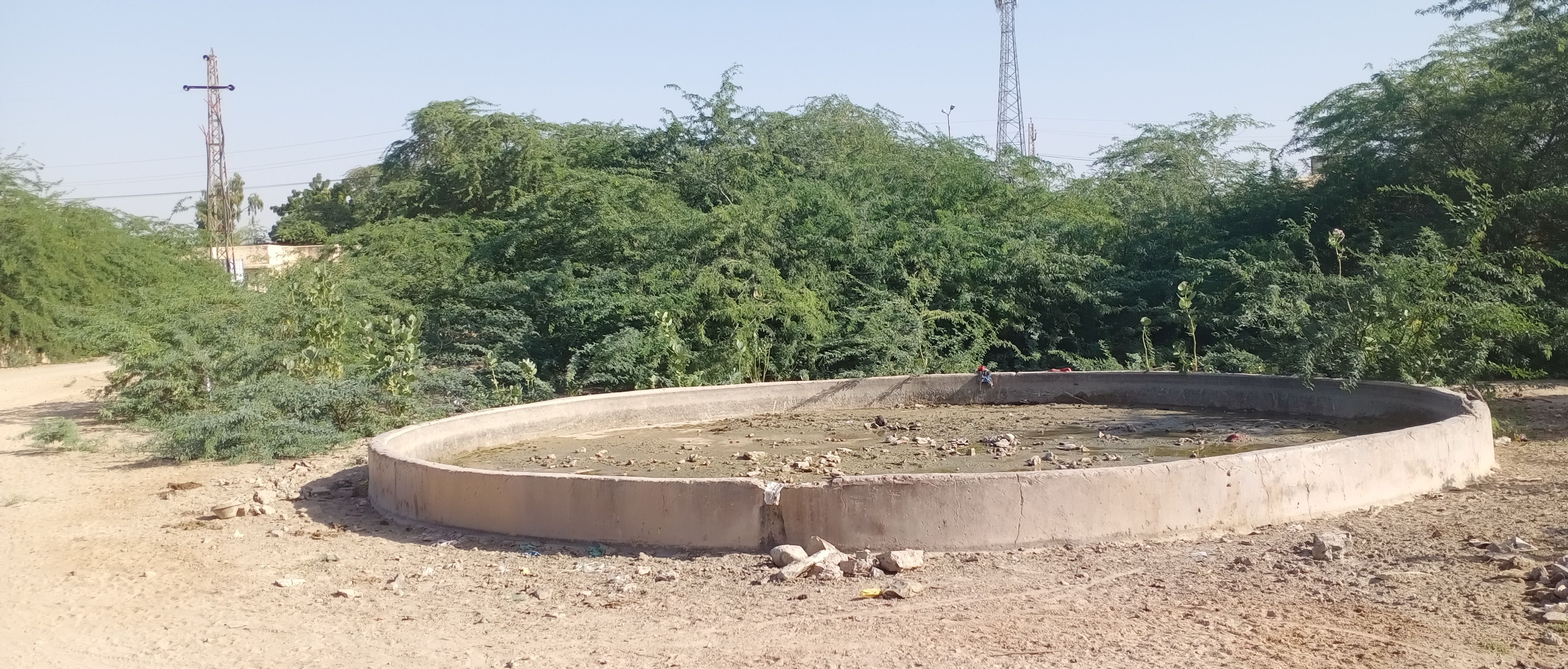 एक सप्ताह से जलापूर्ति बंद, पशुपालक हो रहे परेशान