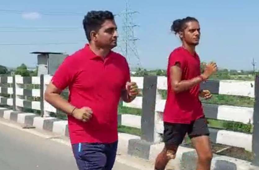 फ़िट राजस्थान हिट राजस्थान : रनिंग का दीवाना तनिष्क, 40 दिन में दौड़ेगा 4 हजार किमी फ़िट राजस्थान हिट राजस्थान : रनिंग का दीवाना तनिष्क, 40 दिन में दौड़ेगा 4 हजार किमी