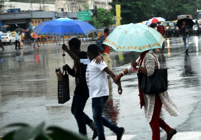 WEST BENGAL WEATHER UPDATE 2021-बंगाल में बारिश का दौर जारी, पर्वतीय क्षेत्रों में भूस्खलन