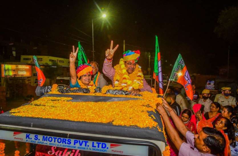 bjp.jpg पार्षद बोले: विकास कार्य नहीं हो रहे, महापौर हमारी कोई बात नहीं सुनतीं महापौर: प्रदेश अध्यक्ष की झोटवाड़ा में सक्रियता कुछ लोगों को रास नहीं आ रही