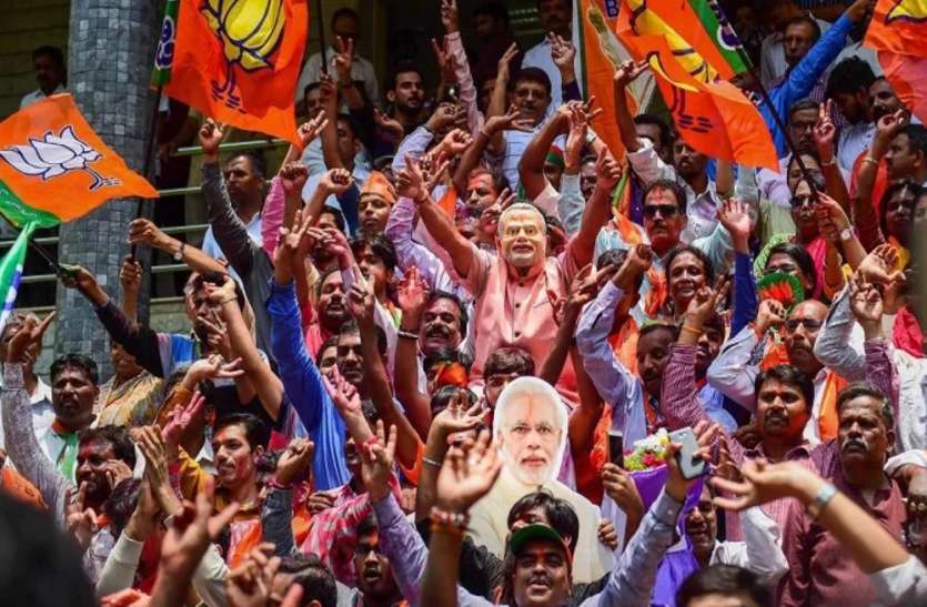 Rajasthan BJP reacts as 100 Crore Vaccination completed in India राजस्थान में भी झलक रही 100 करोड़ टीकाकरण की ख़ुशी, जानें कैसे गाए जा रहे 'बधाई गान'