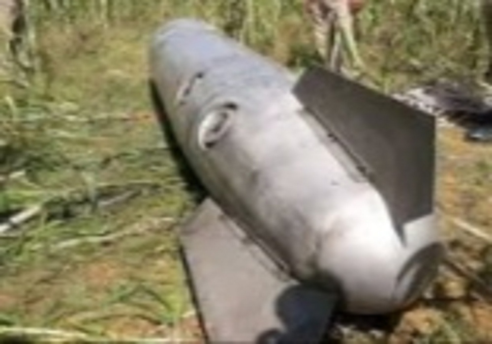 वायुसेना का मिराज विमान हुआ क्रैश, तेज आवाज के साथ खेत में दो टैंक गिरे, भयभीत किसान हुआ बेहोश