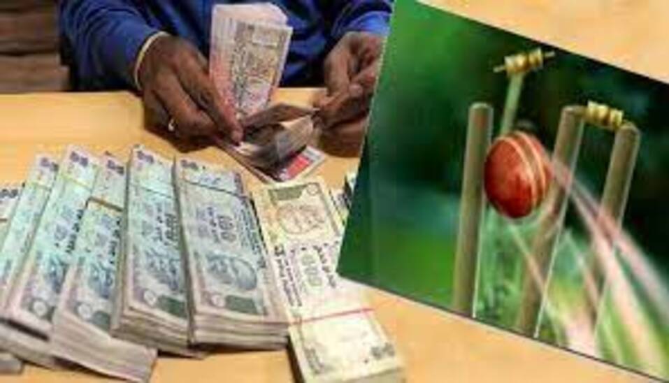 होटल से पकड़ा था आईपीएल सट्टा, बाहर से ही छोड़ दिया, एसपी ने किया सस्पेंड