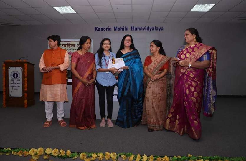 विजेताओं को मिले पुरस्कार विजेताओं को मिले पुरस्कार