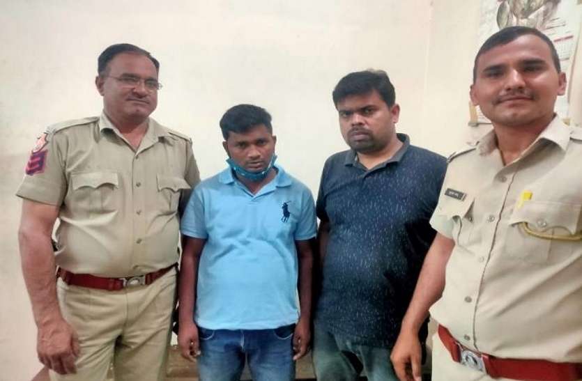 पटवारी भर्ती लिखित परीक्षा में डमी परीक्षार्थी को पकड़ा