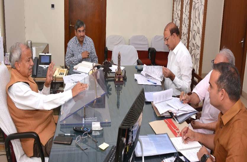 Review Meeting- कर्मचारियों की लम्बित शिकायतों का करें त्वरित निस्तारण: .संस्कृत शिक्षा राज्यमंत्री Review Meeting- कर्मचारियों की लम्बित शिकायतों का करें त्वरित निस्तारण: .संस्कृत शिक्षा राज्यमंत्री