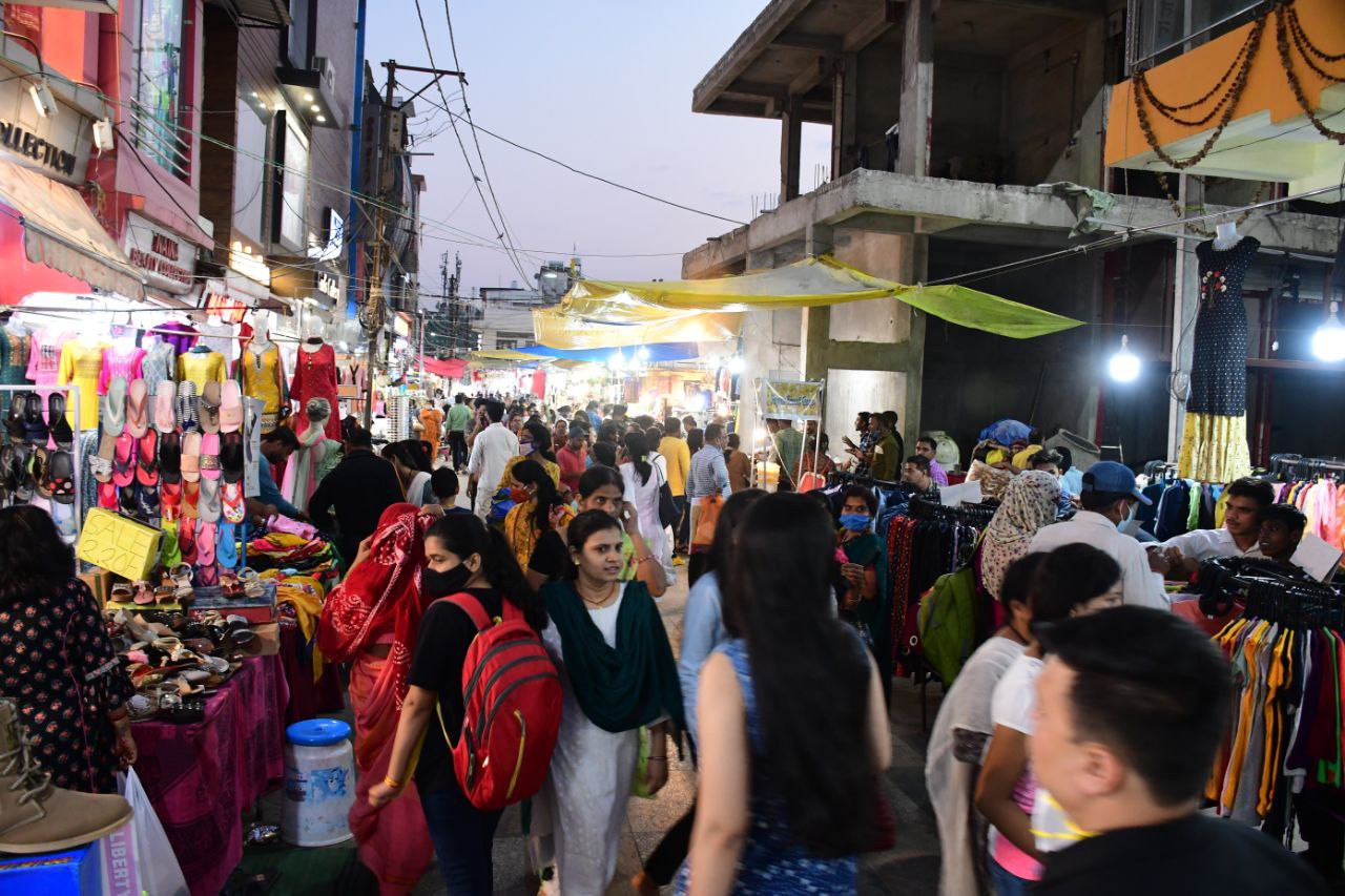 दिवाली के पहले कल खरीदारी का महासंयोग, गुरु पुष्य नक्षत्र में बाजारों में बरसेगा धन