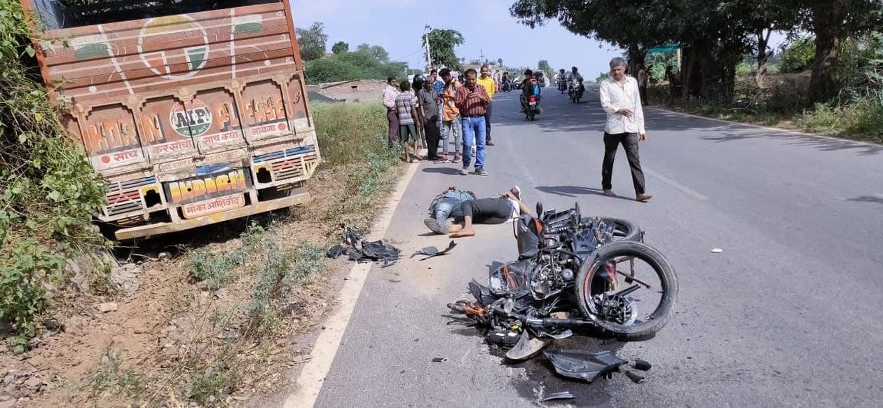 खेरवाड़ा में ट्रक और बाइक की भिड़ंत, दो युवकों की मौत