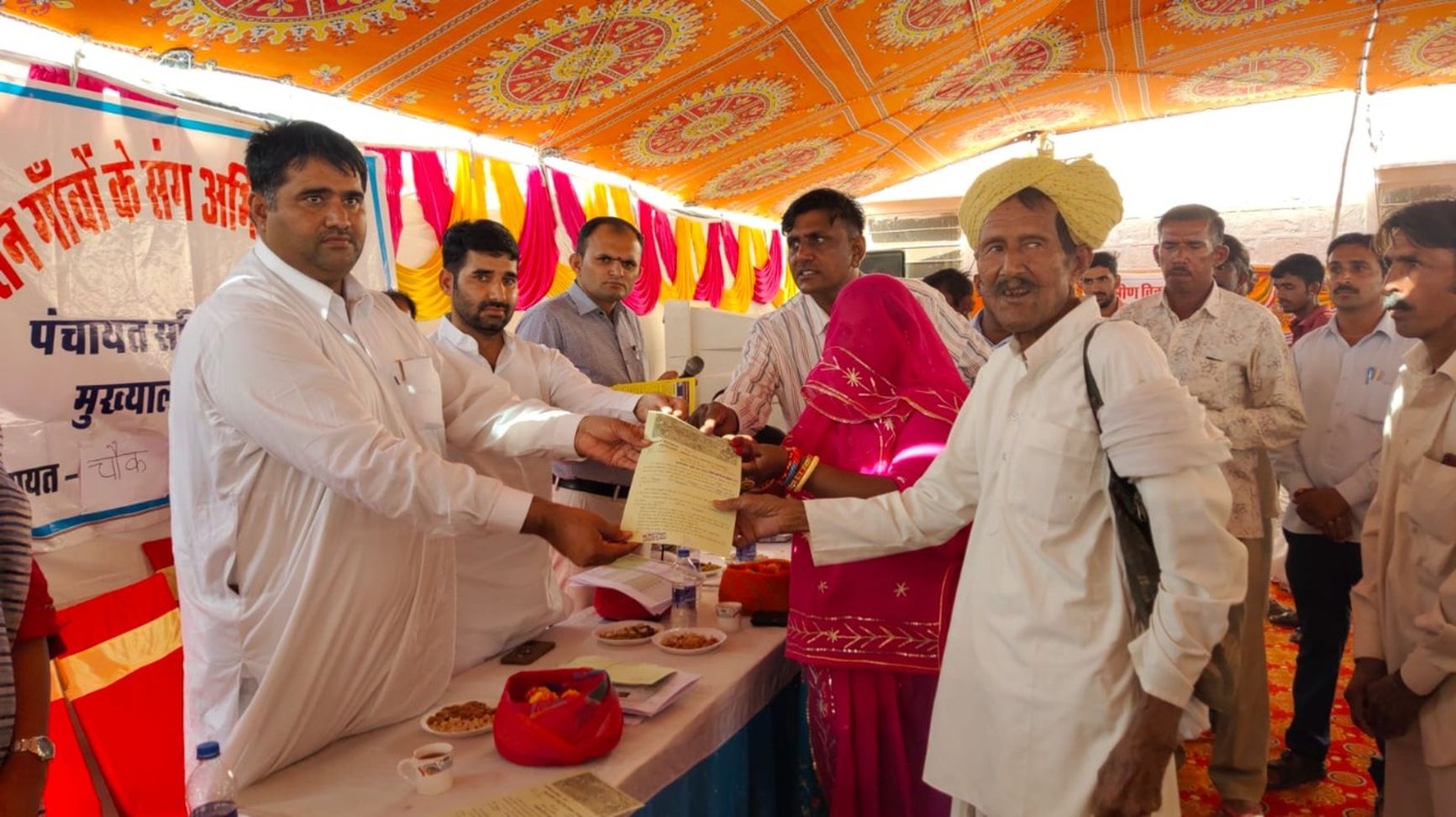 भंवरुराम को मिले कृषि उपकरण, चतुरसिंह व प्रेमसिंह को मिली छात्रवृति