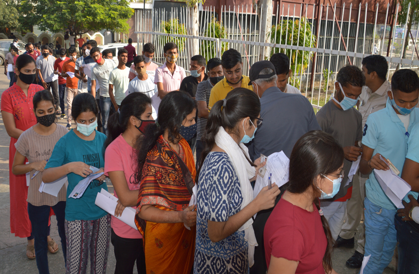 शिक्षक बनने के लिए प्रदेश में बढ़ती बेरोजगारों की कतार