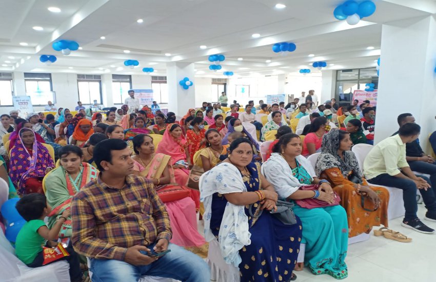 बैंकों के क्रेडिट आउटरीच मेगा कैंप में 6 करोड़ के ऋण बांटे गए