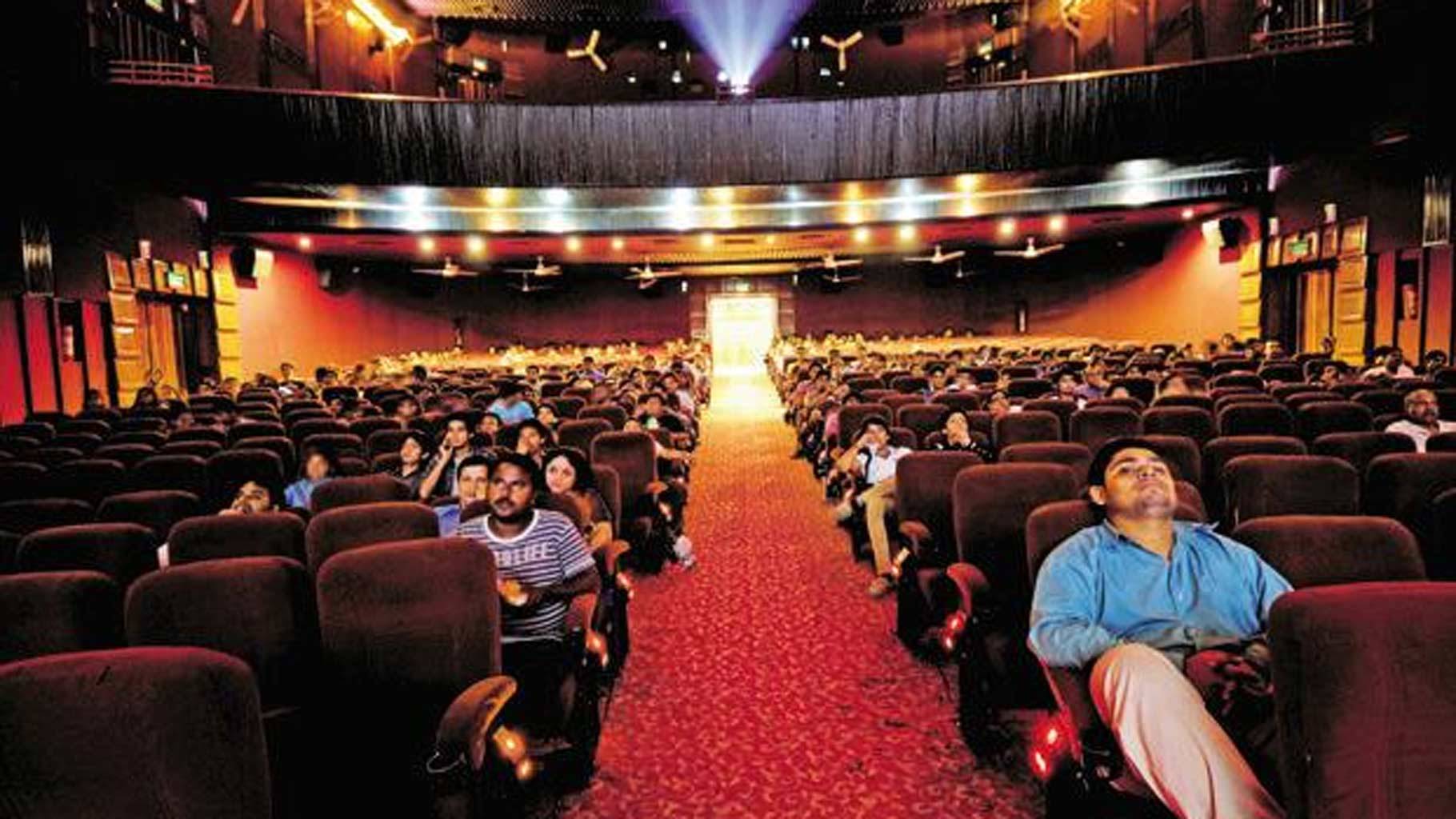 new covid-19 guideline in delhi, theaters will open with full capacity