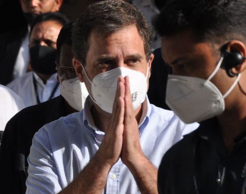 सूरत कोर्ट में पेश हुए राहुल गांधी, बोले- 'मुझे कुछ नहीं पता'