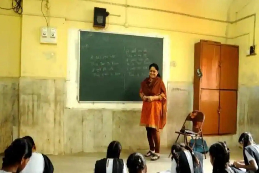 स्कूल टीचर (प्रतीकात्मक फोटो)