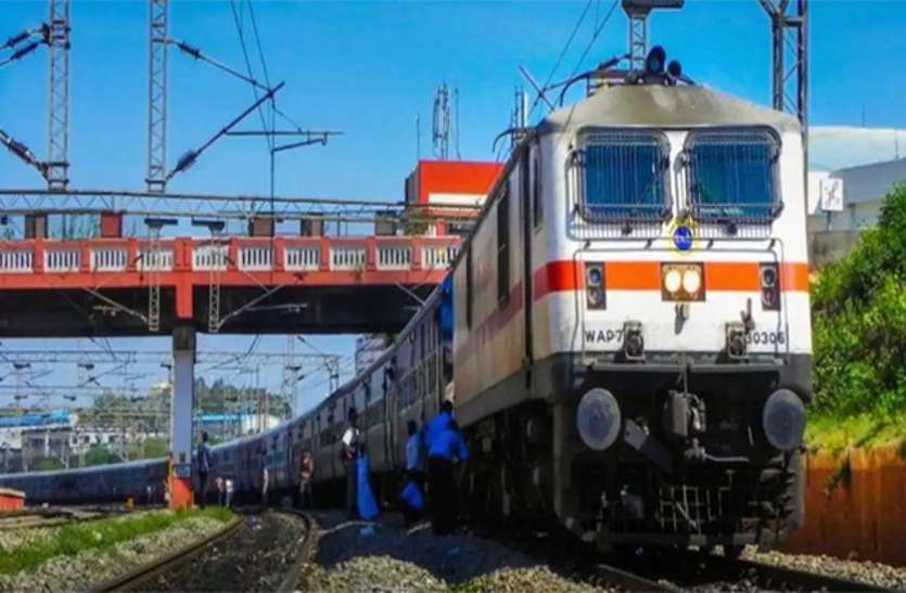 train.jpg Indian Railway : रेलवे ने बढाया कोच, आगरा, पुरी और कोलकाता के लिए सफर आसान