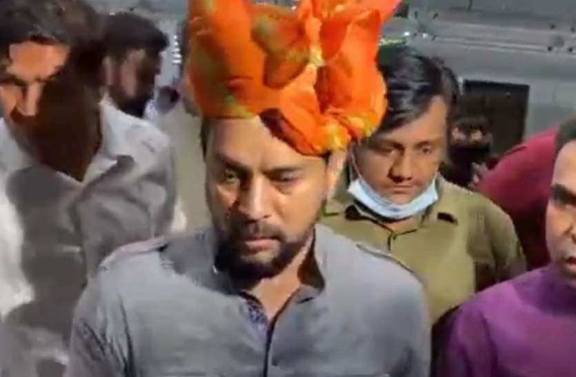 अनुराग ठाकुर का गहलोत पर पलटवार, बोले गहलोत अपनी पार्टी के लोगों का विश्वास जीतें अनुराग ठाकुर का गहलोत पर पलटवार, बोले गहलोत अपनी पार्टी के लोगों का विश्वास जीतें