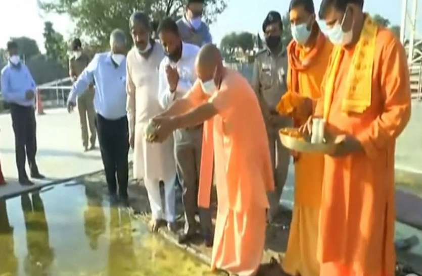 CM Yogi Dedicated Water Of Kabul River For Construction Of Ram Temple -  सीएम योगी ने राम मंदिर निर्माण में गंगा जल व काबुल नदी का जल किया समर्पित |  Patrika News