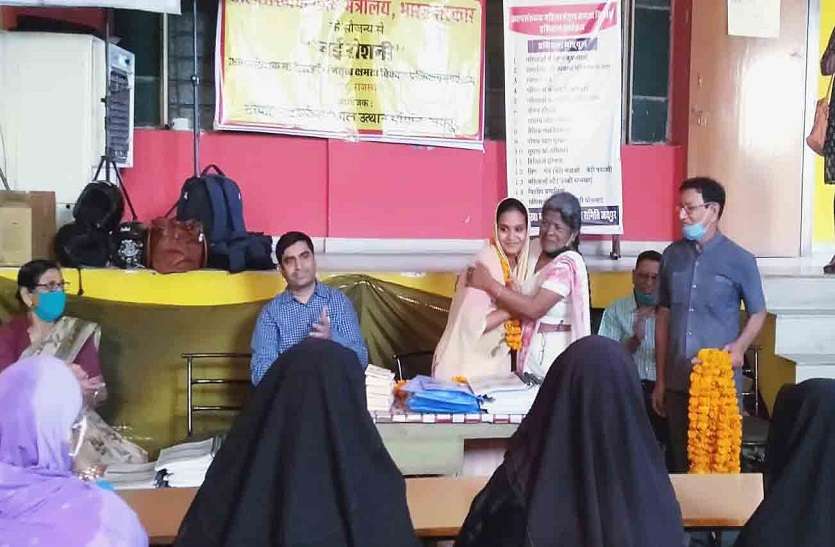 महिलाओं को आत्मनिर्भर बनाने का संकल्प Traning Program- महिलाओं को आत्मनिर्भर बनाने का संकल्प