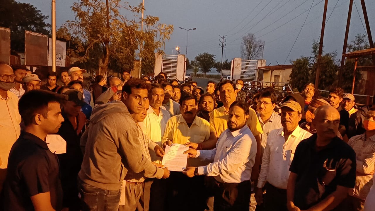 Submitted memorandum regarding demand for annual increment and dearnes