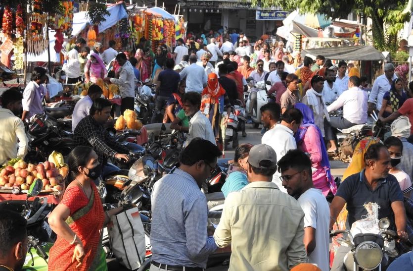 Bundi News : बाजारों में धन वर्षा, सुबह से ही बाजार खरीदारी के लिए अटे रहे