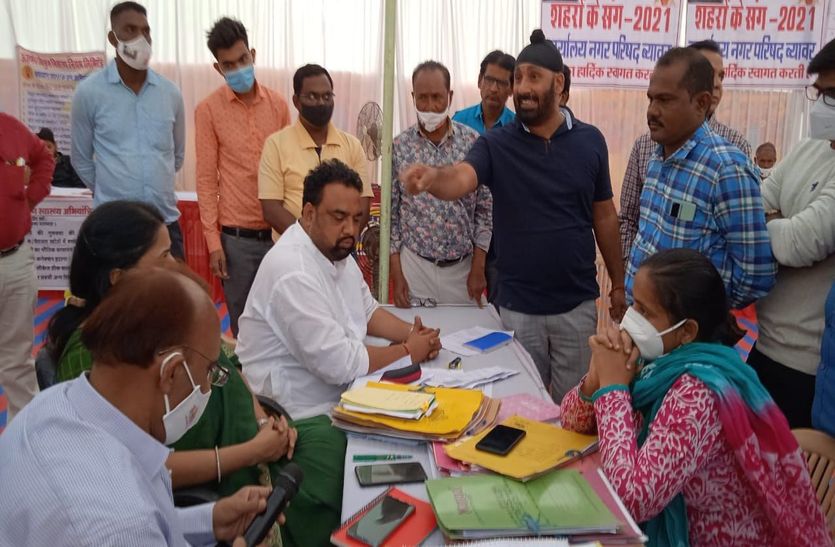 कार्यवाहक आयुक्त का कार्यभार देने पर आया गुस्सा
