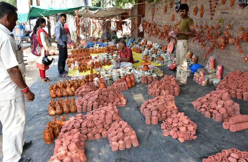 गुजरात के दीपक से रोशन होंगे घर-आंगन, बाजार में इको फे्रंडली सजावटी सामान की रही मांग