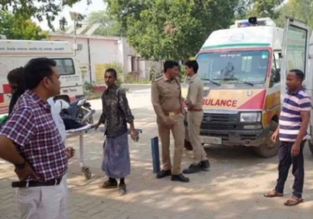 खाद लेने के लिए कतार में लगी थी वृद्धा, फिर अचानक मुंह से निकला झाग और हो गई मौत, मचा हड़कंप