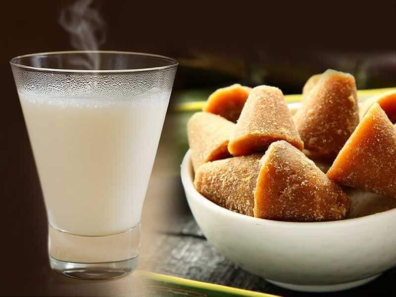 health benefits of drinking jaggery mixed with hot milk | Health Tips: आइए  जानते हैं गर्म दूध में गुड़ मिलाकर पीने के स्वास्थ्य लाभ | Patrika News