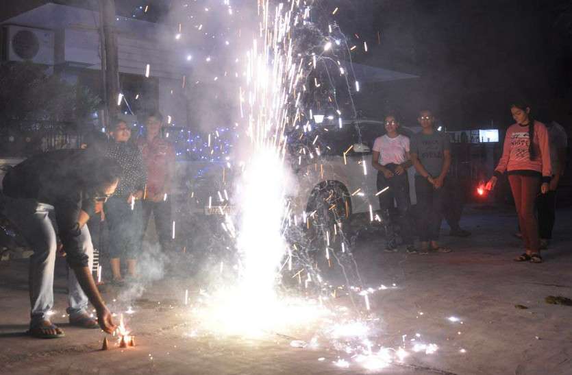 sale of firecrackers on diwali 2021 in rajasthan राजस्थान में दिवाली पर पटाखों की बिक्री ने तोड़े सारे रिकॉर्ड