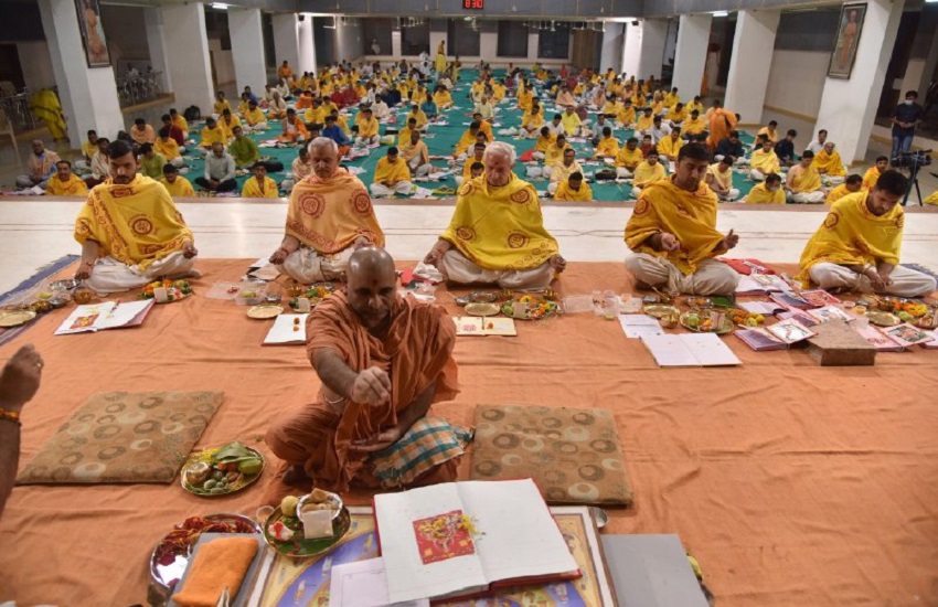 Gujarat: गुजराती नववर्ष व गोवर्धन पूजा आज, कल भाई दूज