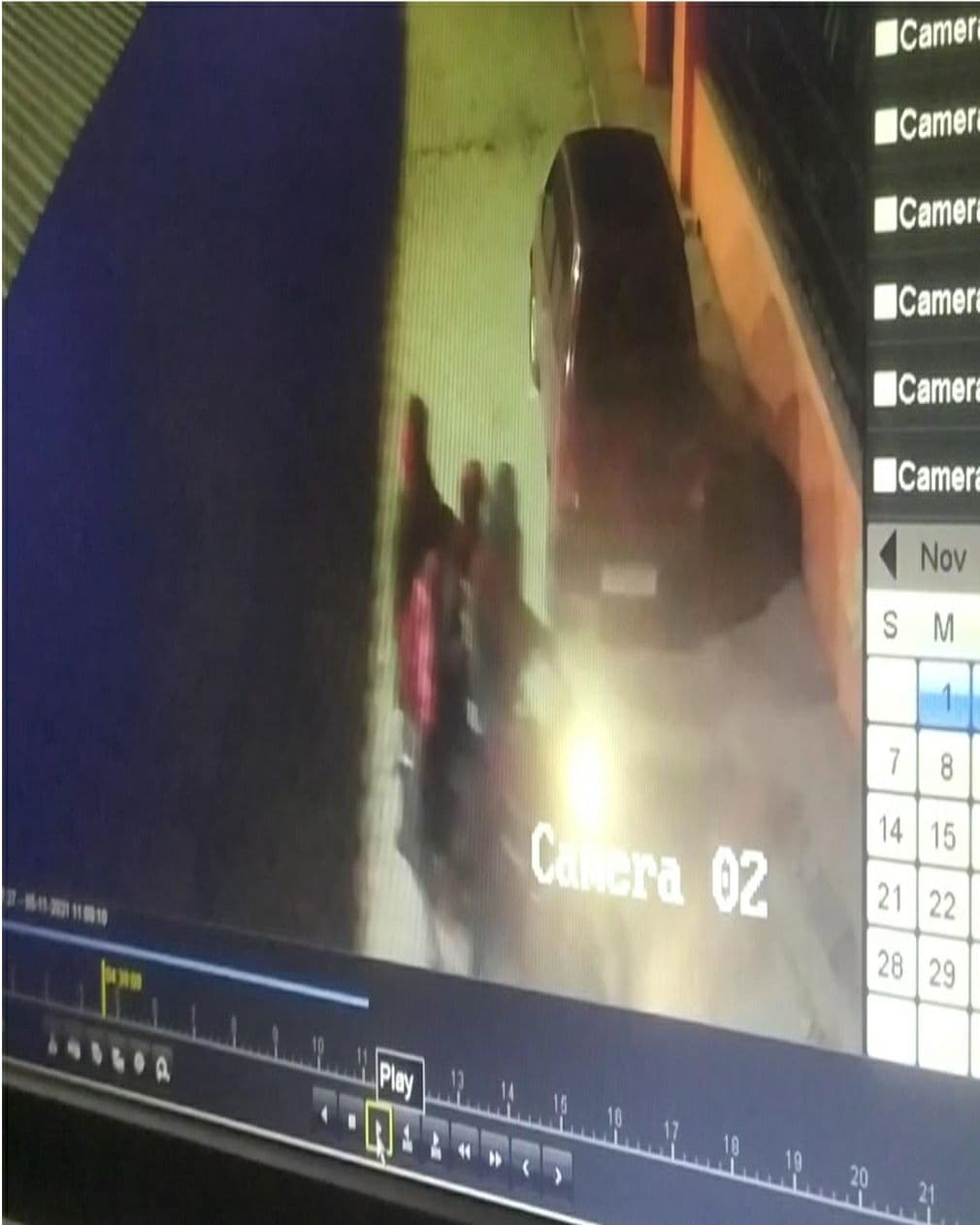 CCTV लाइव: फिल्मी स्टाइल में चोरी, पुलिस के सामने ही ‘मेडिकल कालेज' से CBC मशीन लेकर फुर्र