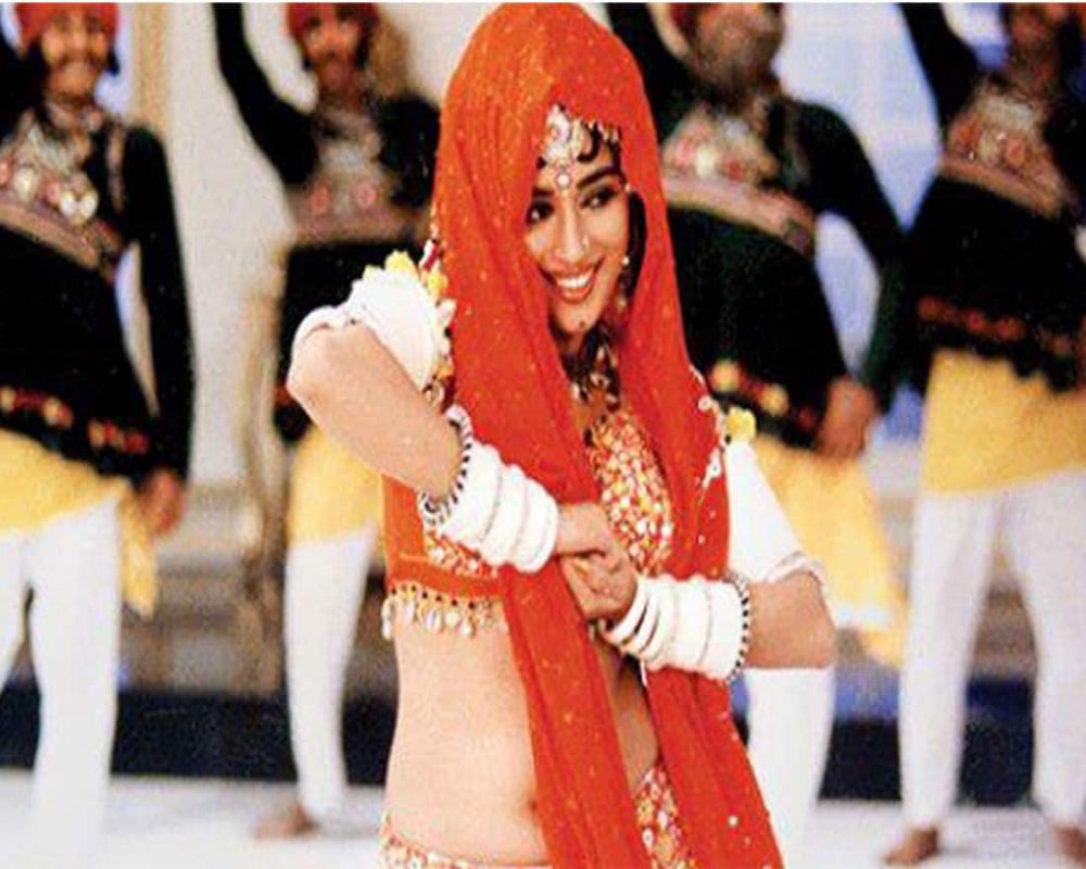 madhuri dixit sign no pregnency contract for khalnayak