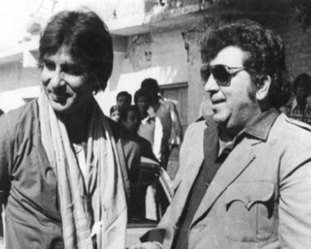 when amitabh help amzad khan for save his life