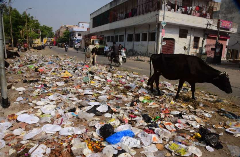 डम्पिंग यार्ड में अघोषित 'अवकाश' से ट्रांसफर स्टेशन पर लगे कचरे के ढेर