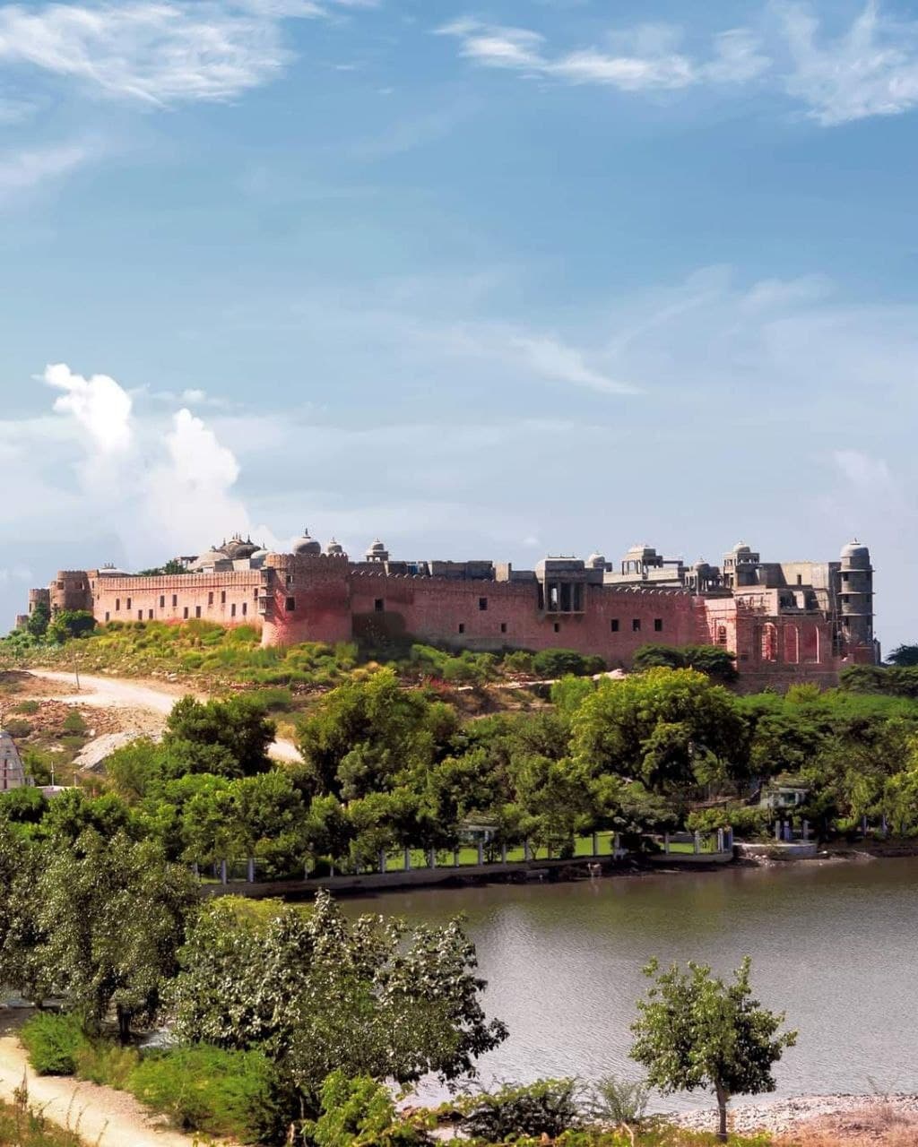 -हेरिटेज होटल के चलते देशभर में सुर्खियों में आया चौथ का बरवाड़ा