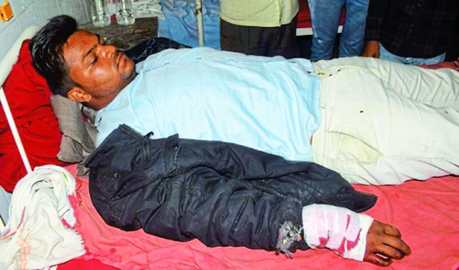 फरार चल रहे आरोपियों ने राजीनामा का दबाव बनाने के लिए कर दी फायरिंग