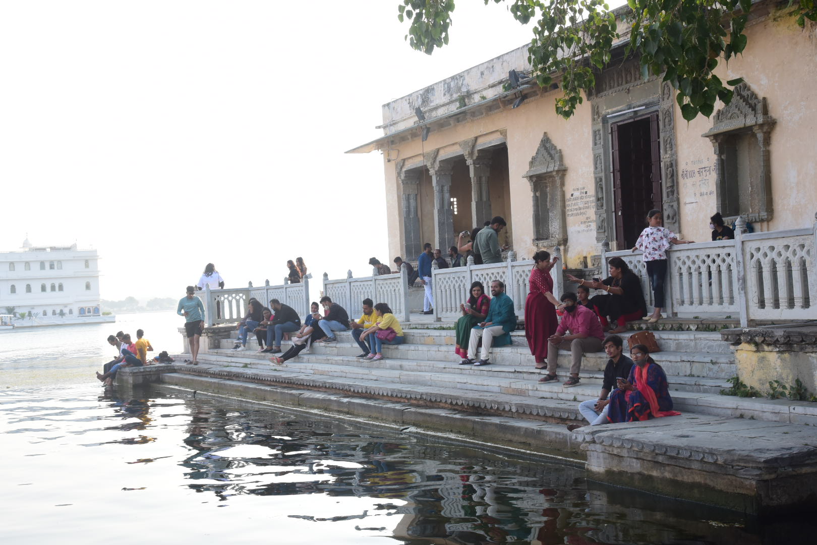 लेकसिटी के अमराई घाट पर जाने के लिए अब देना होगा टिकट, लोगों में गुस्सा