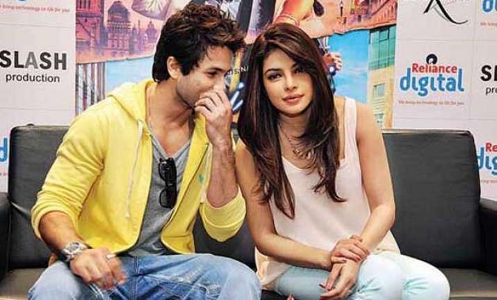 indiatv5fcf03_shahid-priyanka.jpg