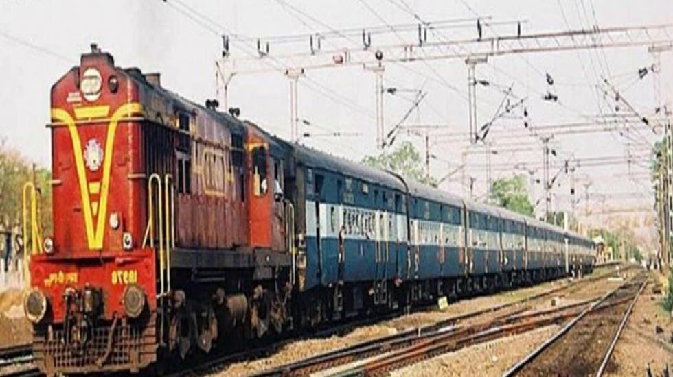 INDIAN RAILWAY--रेलवे ने बे-टिकट यात्रियों से वसूले 72 लाख रुपए